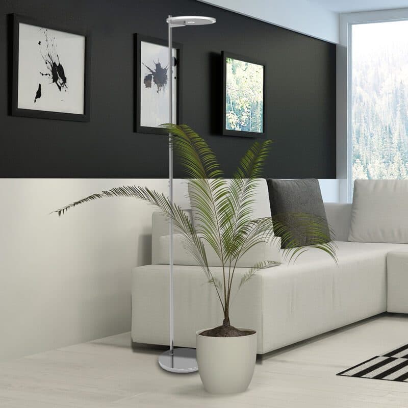 Steinhauer Deckenfluter Turound in Stahl mit klarem Diffusor Wohnbeispiel