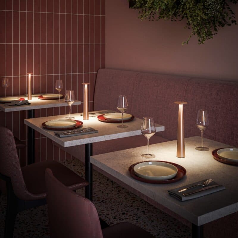 IP44.de Akkuleuchte lix skinny Bright Bronze Wohnbeispiel
