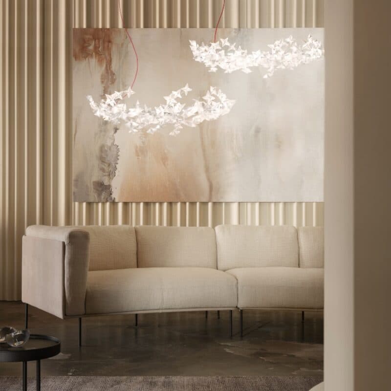 Slamp Pendelleuchte Hanami Suspension Large mit rotem Kabel Wohnbeispiel